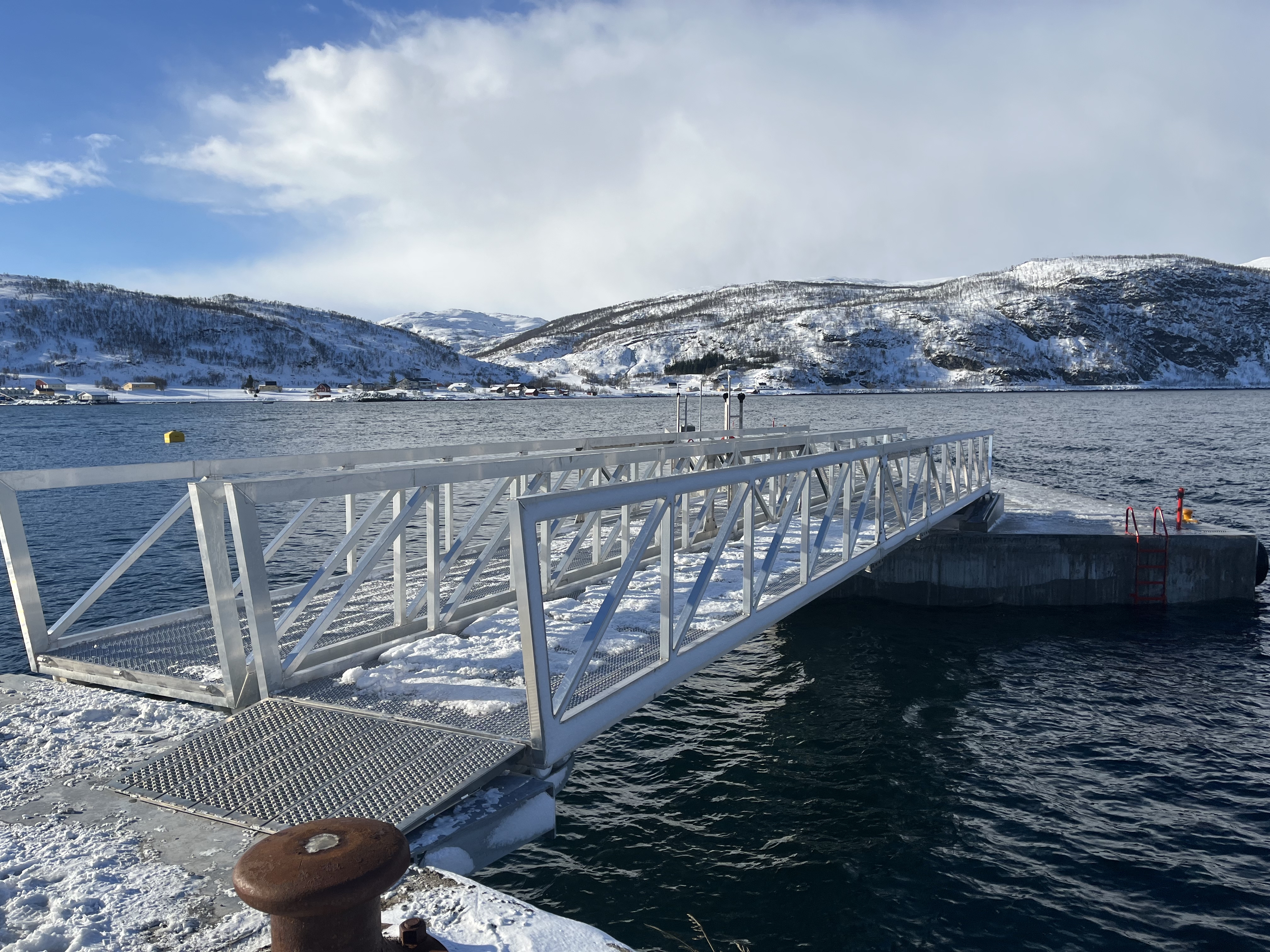 https://marinasolutions.no/uploads/2022-03-26-Landganger-til-flytekai-Dåfjord.jpg