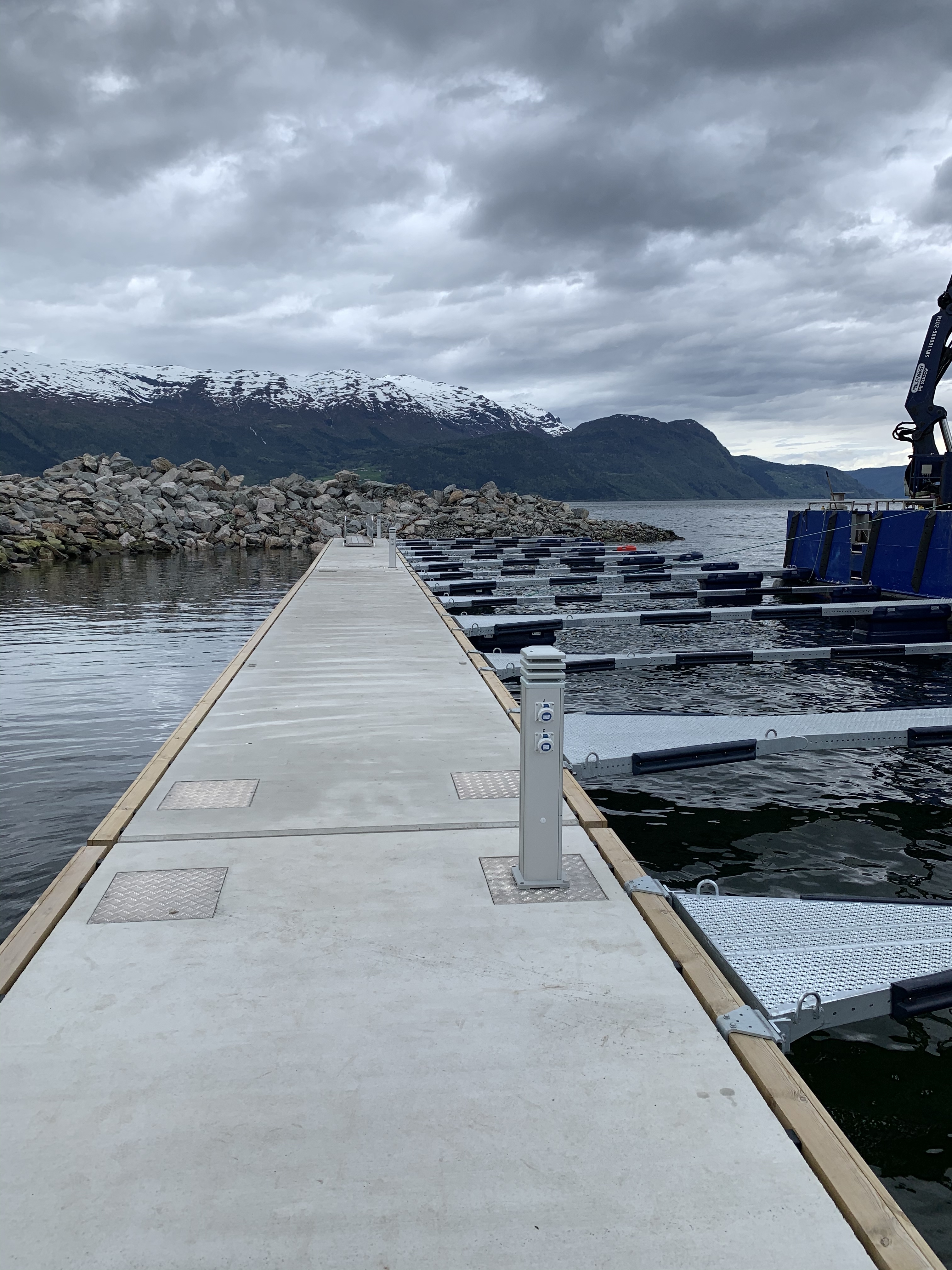 https://marinasolutions.no/uploads/Felleskapet-Elvaneset-75-meter-betongbrygge-og-18-båtplasser-10.jpg