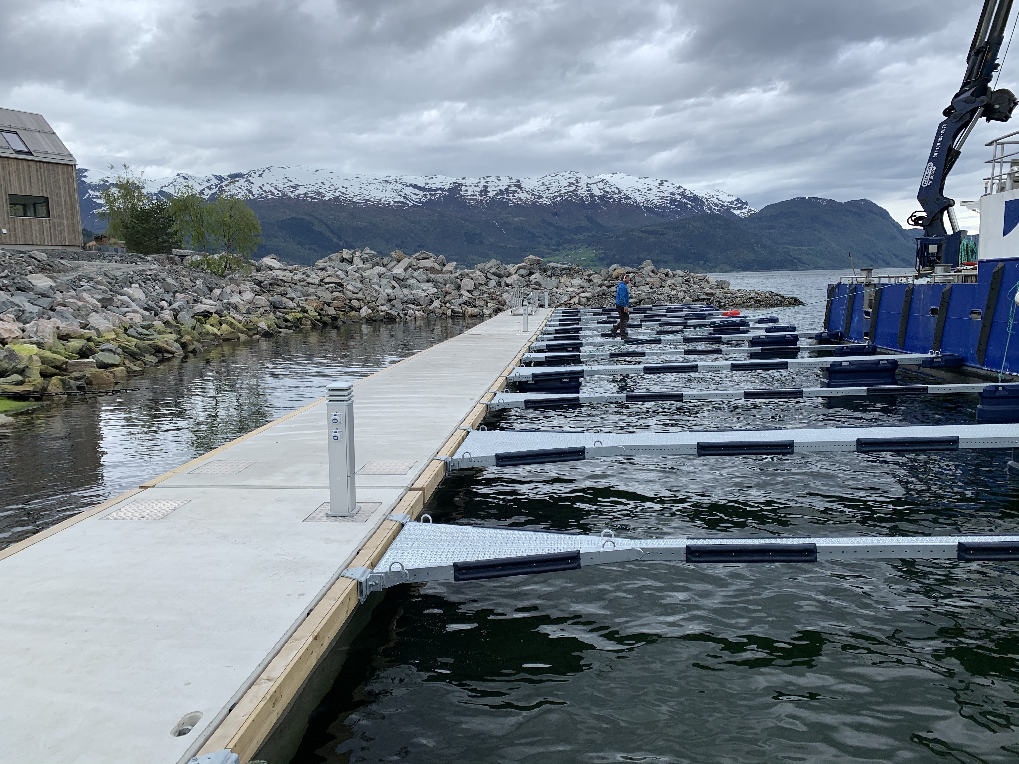 https://marinasolutions.no/uploads/Felleskapet-Elvaneset-75-meter-betongbrygge-og-18-båtplasser-4.jpg