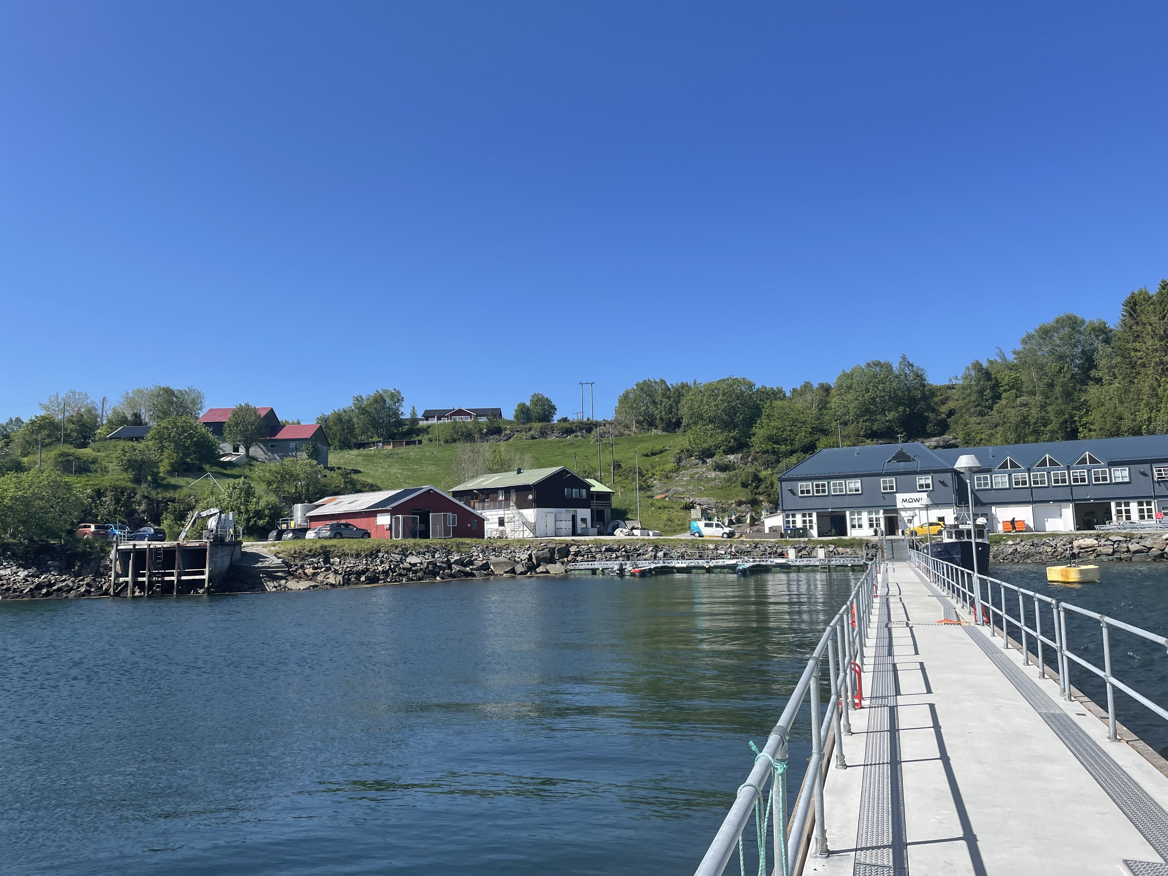 https://marinasolutions.no/uploads/Floating-piers-Mowi-Feed_Averøya_rennebrygger-Foto_Matthew-Baker-Watkins-4.jpg
