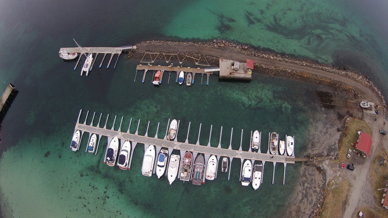 https://marinasolutions.no/uploads/Marina-Solutions-Drone-bilde-Maurnes-Fiske-og-Småbåtforening.jpg