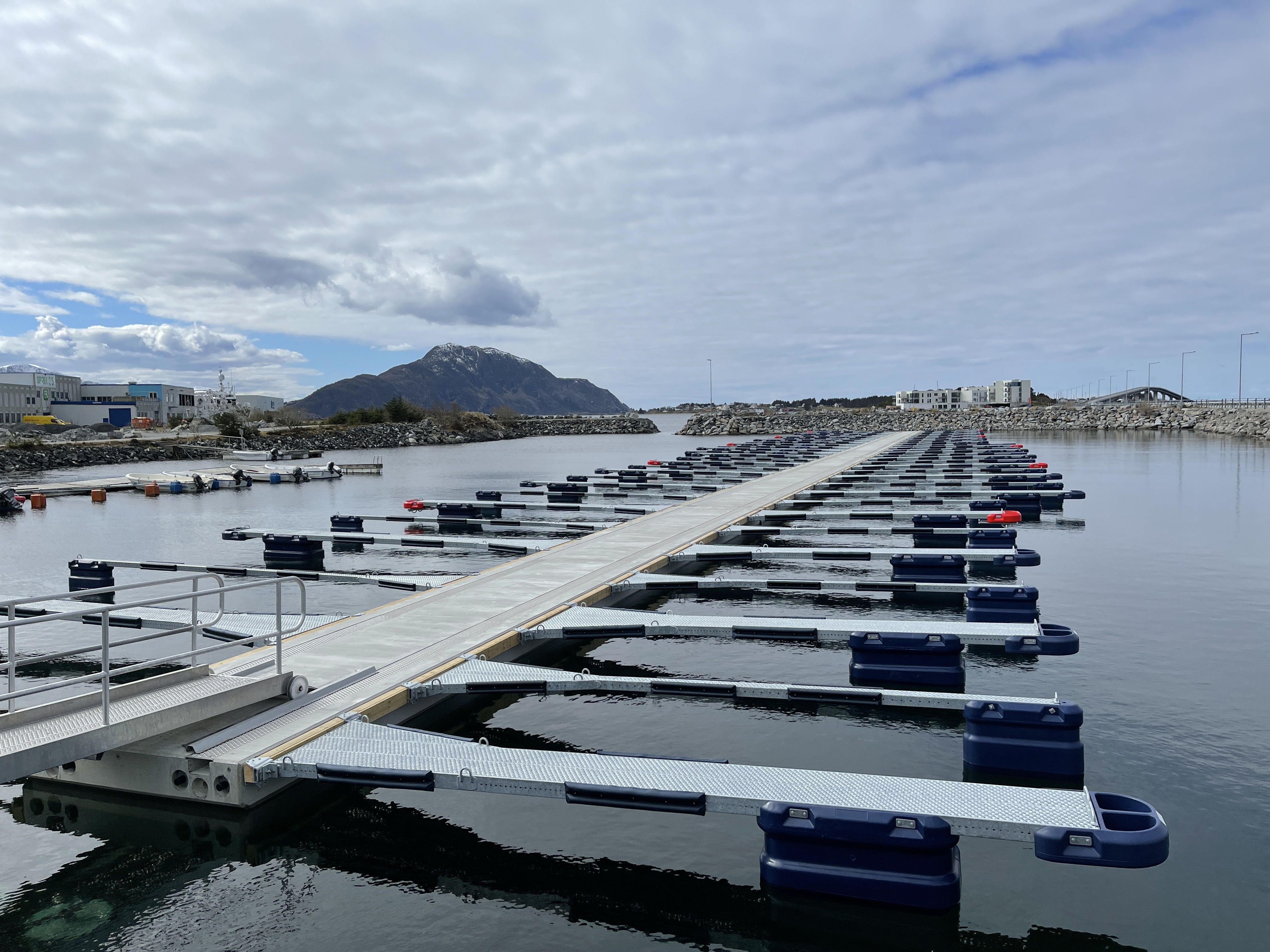 https://marinasolutions.no/uploads/Ytterland-småbåtforening_Valderøy_Marina-Solutions-AS-1.JPG
